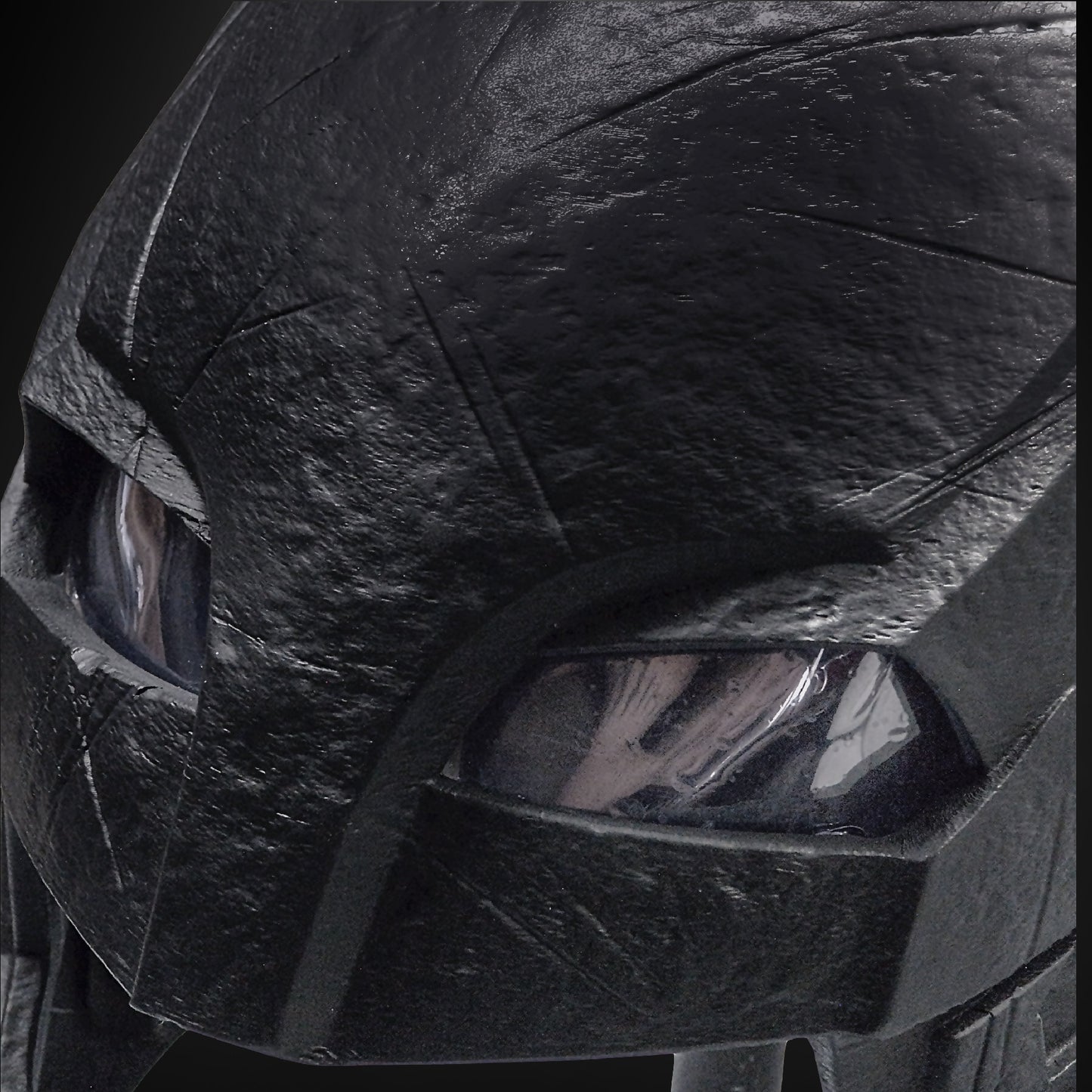 DC Comics: Dawn of Justice Armoured Batman Helmet - Prop or Replica